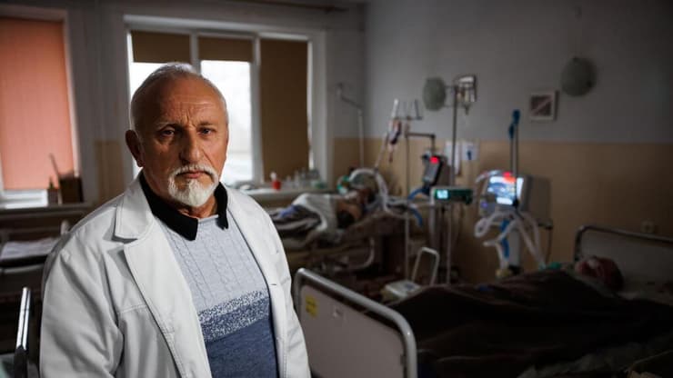 "אולי הם ידעו שיצטרכו בסוף רופאים מיומנים. טיפלנו בהם מתוך המחויבות הבסיסית שלנו לכל אדם" (צילום: זיו קורן) בית החולים בעיר חרסון באוקראינה