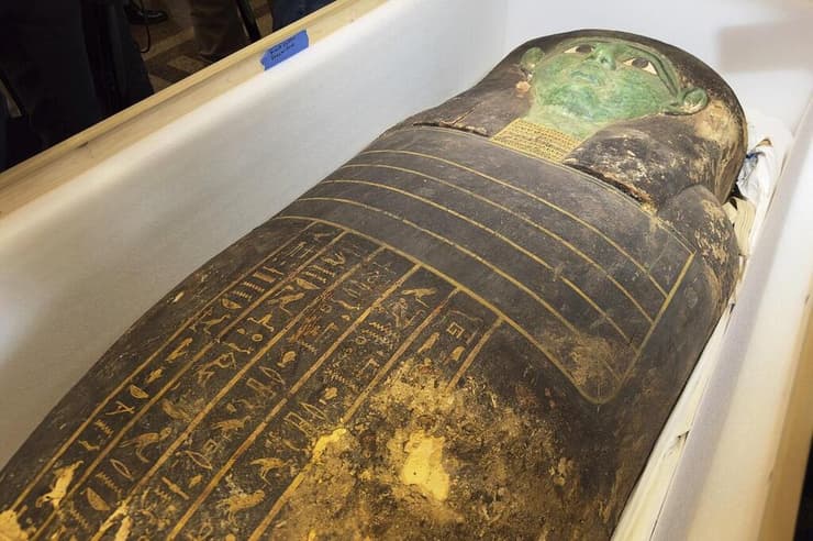 סרקופג העץ העתיק שהוצג במוזיאון יוסטון למדעי הטבע והוחזר למצרים לאחר שרשויות ארה"ב קבעו שהוא נשדד לפני שנים