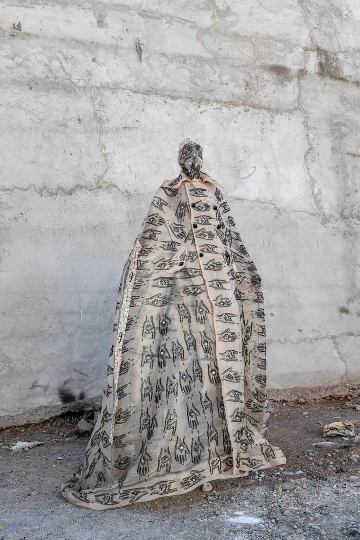 "הטרנץ'" בעיצוב Maison ArtC, מרוקו, 2021. מתוך התערוכה African Fashion