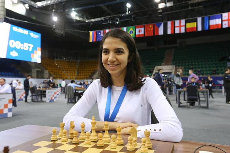 שרה חאדם שחמטאית איראנית התחרתה בלי חיג'אב איראן
