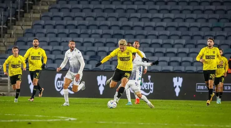 אלי בלילתי מכשיל את איאון ניקולסקו