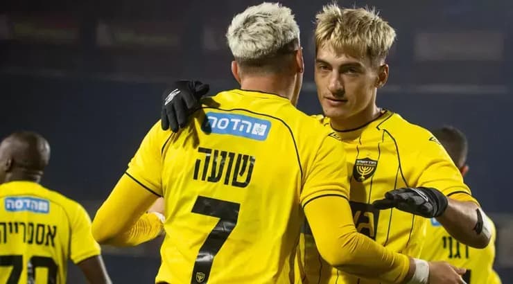 ירדן שועה ואיאון ניקולסקו חוגגים