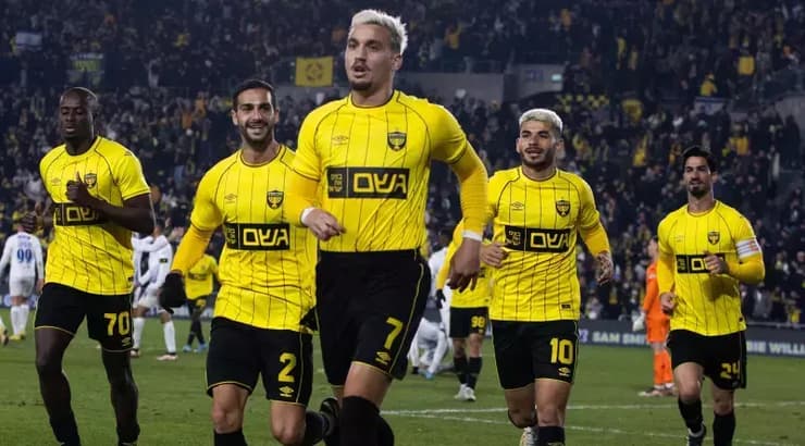 שחקני בית"ר ירושלים חוגגים