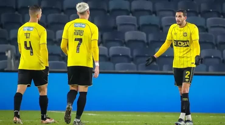 אבישי כהן לא מבין על מה האדום