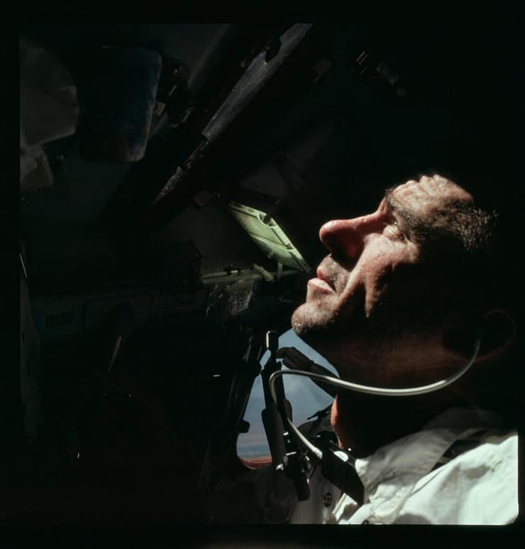וולטר קנינגהם במהלך משימת אפולו 7
