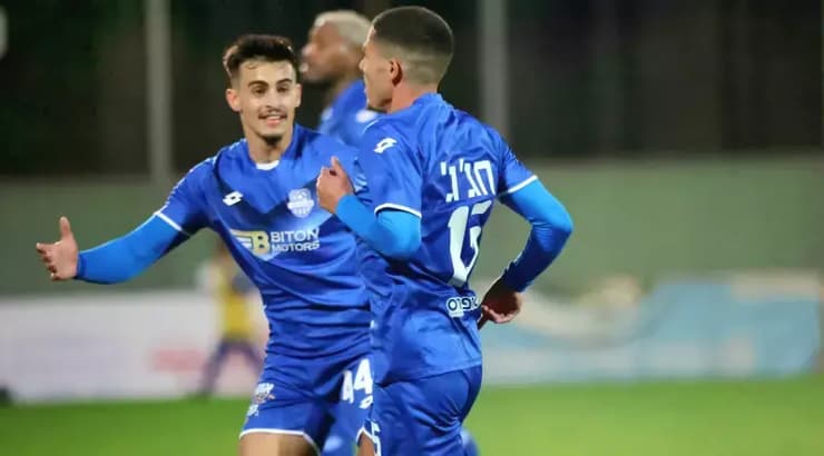 שחקני הפועל עפולה חוגגים