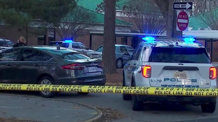 בית הספר ב ווירג'יניה וירג'יניה ניופורט ניוז שבו תלמיד בן 6 ירה ירי ב מורתו מורה אלימות ארה"ב ארצות הברית