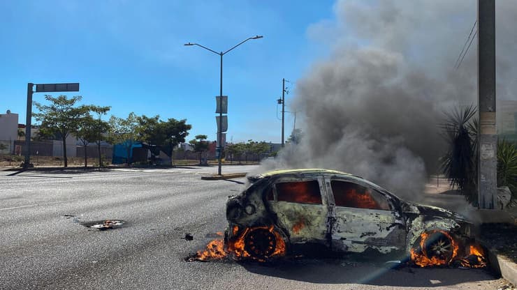 רכב עולה באש ברחובות קוליאקאן