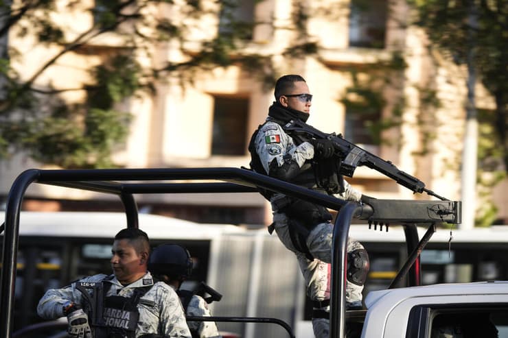 מקסיקו קוליקאן כוחות הביטחון אחרי המבצע למעצר אובידיו גוזמן בנו של אל צ'אפו ברון סמים