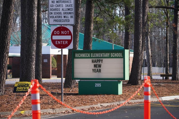 ארה"ב וירג'יניה בית הספר ריצ'נק בעיר ניופורט ניוז ילד בן 6 ירה במורה בכיתה