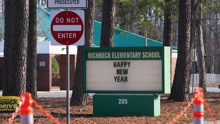 ארה"ב וירג'יניה בית הספר ריצ'נק בעיר ניופורט ניוז ילד בן 6 ירה במורה בכיתה