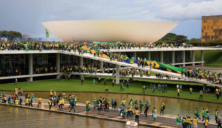 ברזיל מעצר של תומכי ז'איר בולסונרו שפרצו ל קונגרס ב ברזיליה