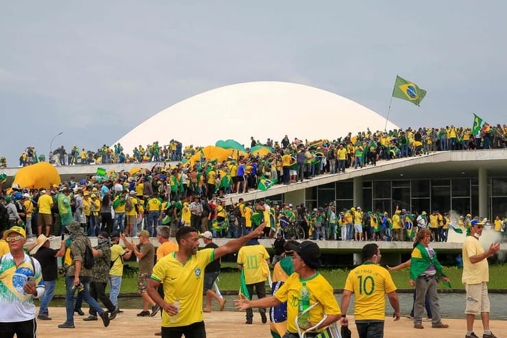  ברזיל תומכי ז'איר בולסונרו פורצים ל קונגרס ב ברזיליה