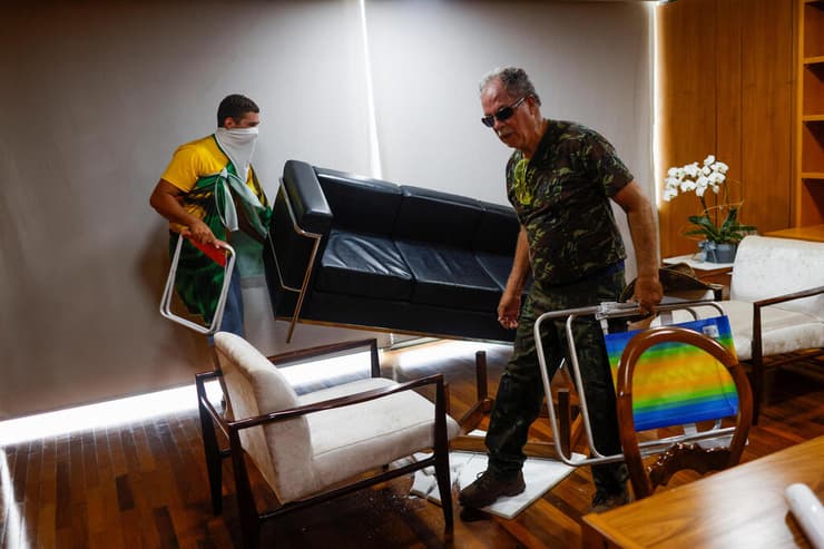 ברזיל תומכי ז'איר בולסונרו זורעים הרס ב מוסדות ה שלטון ברזיליה