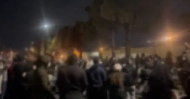 איראן הפגנה ליד כל ב כראג' שמועות ש נידונים למוות יוצאו להורג