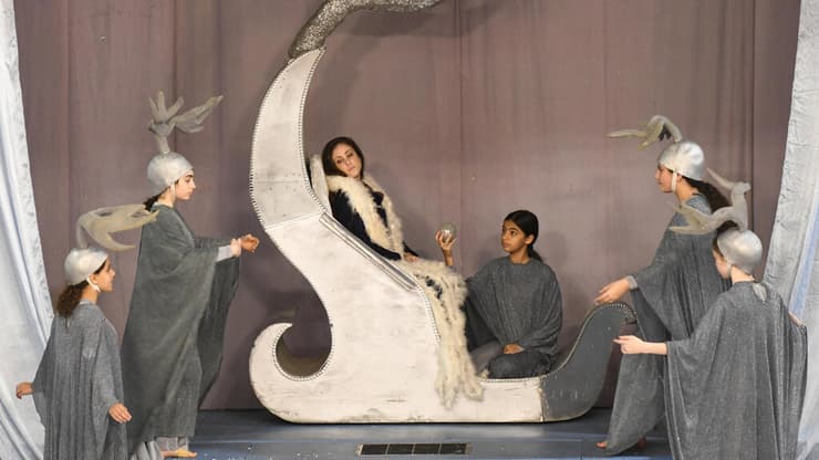 צוות השחקנים של "חליל הקסם", הפקה של האופרה הישראלית בעכו