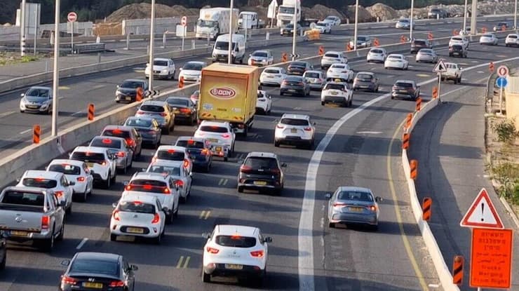   הנתיב השיתופי במחלף פולג בנתניה בבוקר שלאחר ביטול האכיפה