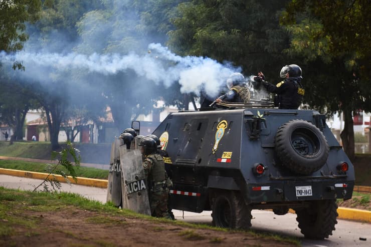 עימותים ב קוסקו פרו 11 בינואר מחאה בעקבות הדחת הנשיא פדרו קסטיו