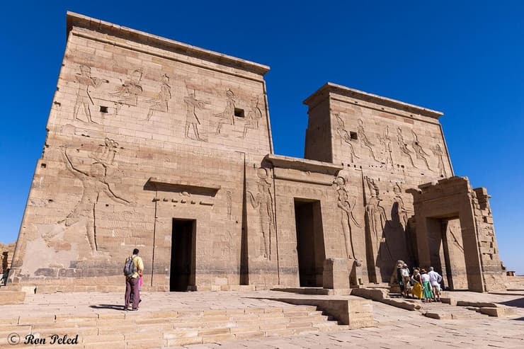 פילון במקדש פילה על הנילוס באסואן - הועתק ממקומו