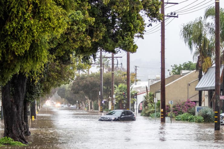 הצפה הצפות קליפורניה באזור סנטה ברברה סערה ארה"ב