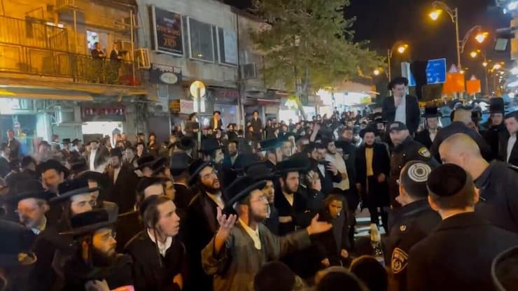 מחאת החרדים בירושלים נגד חנות סלולר שלא עומדת בתנאי ההכשר