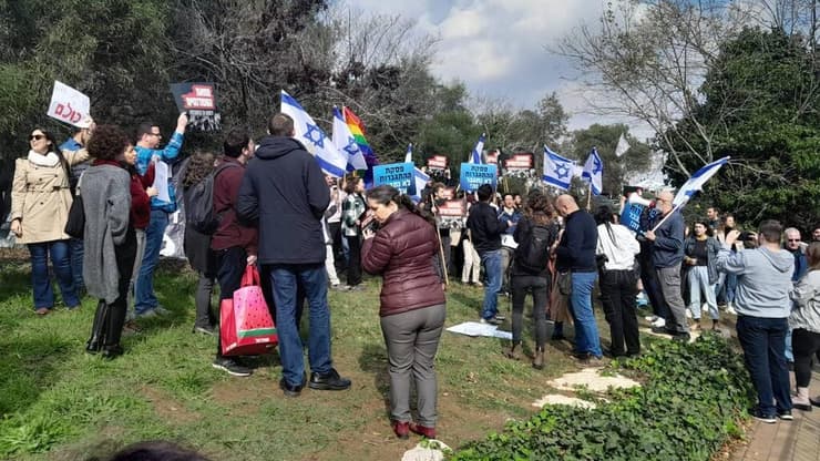 סטודנטים מפגינים באוניברסיטת חיפה נגד הרפורמה המשפטית
