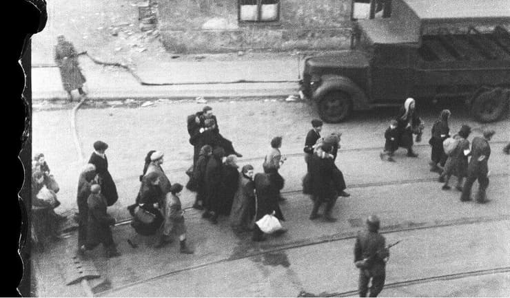 תמונות לא ידועות נחשפו ממרד גטו ורשה