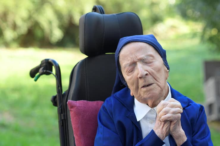 לוסיל רנדון מ צרפת האדם המבוגר ביותר בעולם (בעודו בחיים) שמתה בגיל 118 בצילום מ-2021