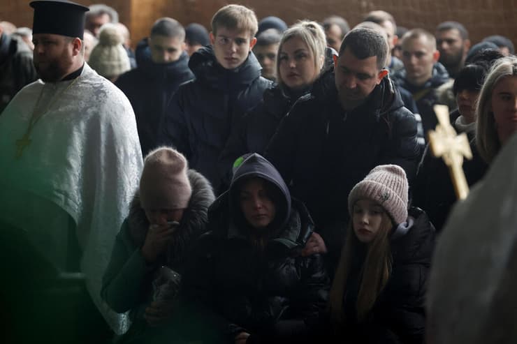 הלווייתו של מיכאילו קורנובסקי שנהרג ב הפצצה של בניין מגורים ב דניפרו אוקראינה מלחמה מול רוסיה