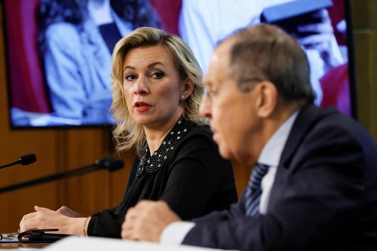 שר החוץ של רוסיה סרגיי לברוב מסיבת עיתונאים