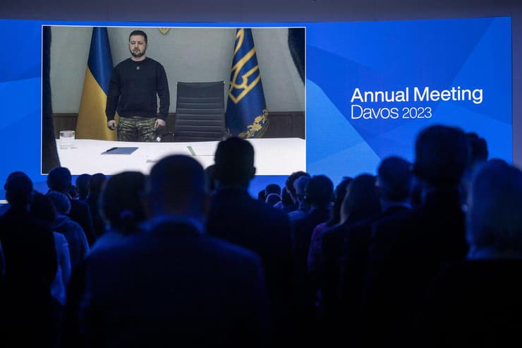 נשיא אוקראינה וולודימיר זלנסקי נואם בפני הפורום הכלכלי העולמי ב דאבוס