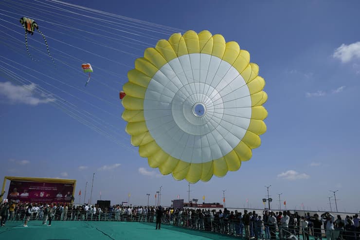 הודו פסטיבל עפיפונים מדינת המחוז גוג'ראט