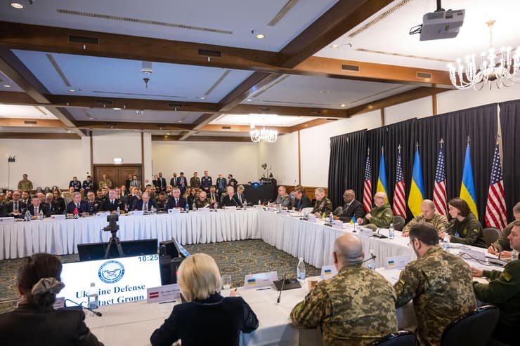 ועידה מפגש של שרי הגנה ממדינות התומכות ב אוקראינה ב בסיס חיל האוויר האמריקני רמשטיין ב גרמניה 20 בינואר