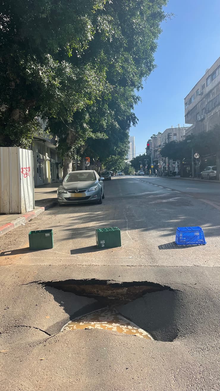 הבולען שנפער בצומת הרחובות אלנבי- פינסקר בתל אביב
