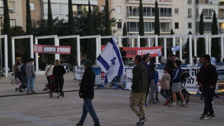 הכנות להפגנת המחאה בכיכר הבימה בתל אביב