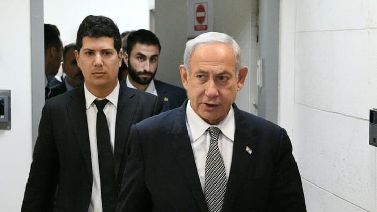 בנימין נתניהו, ארכיון. מגה תיק לוקח זמן (צילום: ראובן קסטרו) בנימין ושרה נתניהו מגיעים לבית משפט השלום ראשון לציון