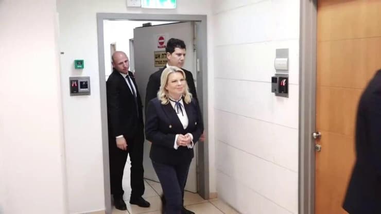 ראש הממשלה בנימין נתניהו ורעייתו שרה מגיעים לבית משפט השלום ראשון לציון