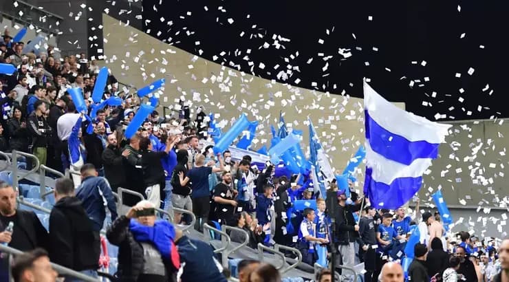 קהל הפועל פתח תקווה בדרבי