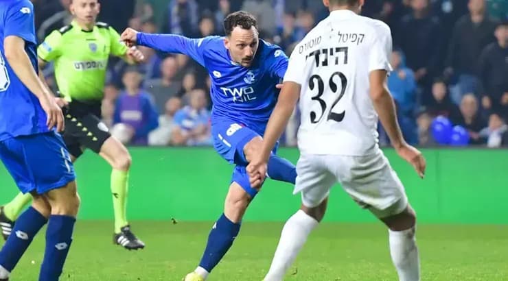 עוז פרץ בועט