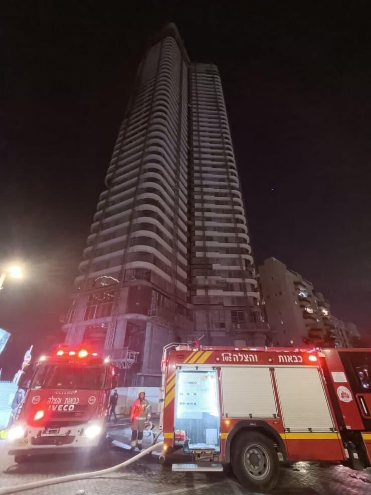 שריפה במגדל מגורים ברחוב יוסף פעמוני בתל אביב
