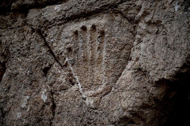 היד המסתורית, שנחצבה לפני כ-1,000 שנה