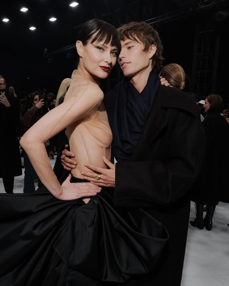 שלום הארלו וג'ורדן בארט בתצוגת אופנה של מוגלר, 2023