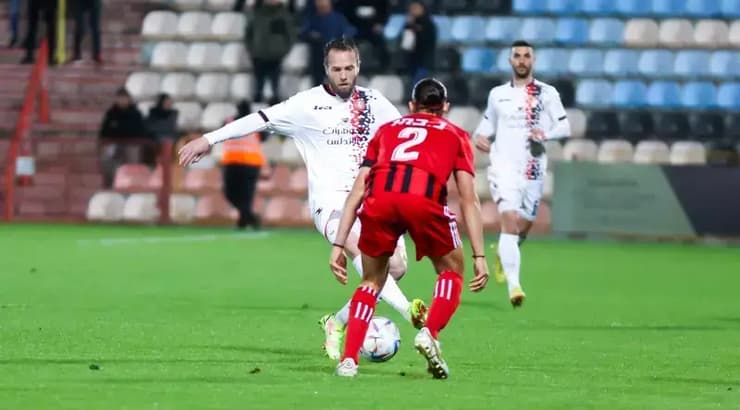 ריף מסיקה מול נועם כהן (שחר גרוס) ריף מסיקה מול נועם כהן