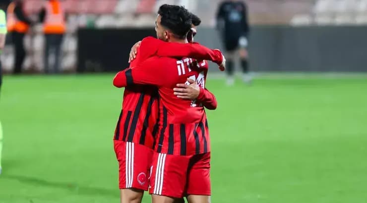 פדידה חוגג עם החברים (שחר גרוס) פדידה חוגג עם החברים