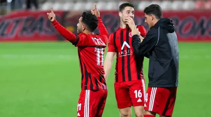 רועי פדידה חוגג. שער העונה בלאומית? (שחר גרוס) רועי פדידה חוגג. שער העונה בלאומית?