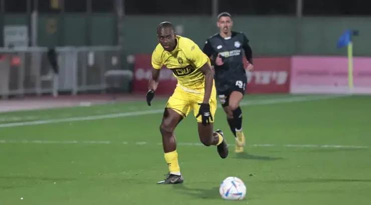 דנילו אספרייה עם הכדור (עמרי שטיין) דנילו אספרייה עם הכדור