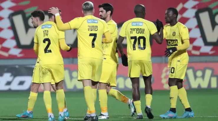 שחקני בית"ר ירושלים חוגגים (עמרי שטיין) שחקני בית"ר ירושלים חוגגים