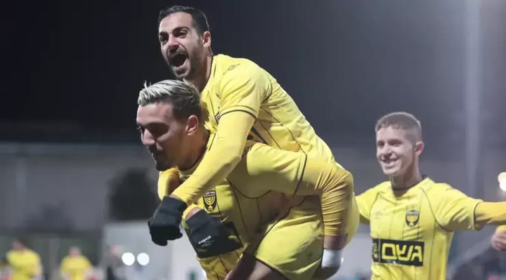 אבישי כהן ושחקני בית"ר ירושלים חוגגים (עמרי שטיין) אבישי כהן ושחקני בית"ר ירושלים חוגגים