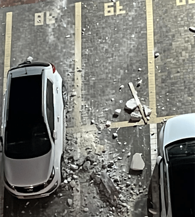 קיר קרס בבניין של 20 קומות בבאר יעקב 