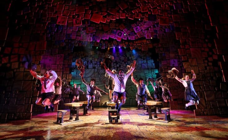 ריקודים וזינוקים (צילום: GWB Entertainment) המחזמר מטילדה